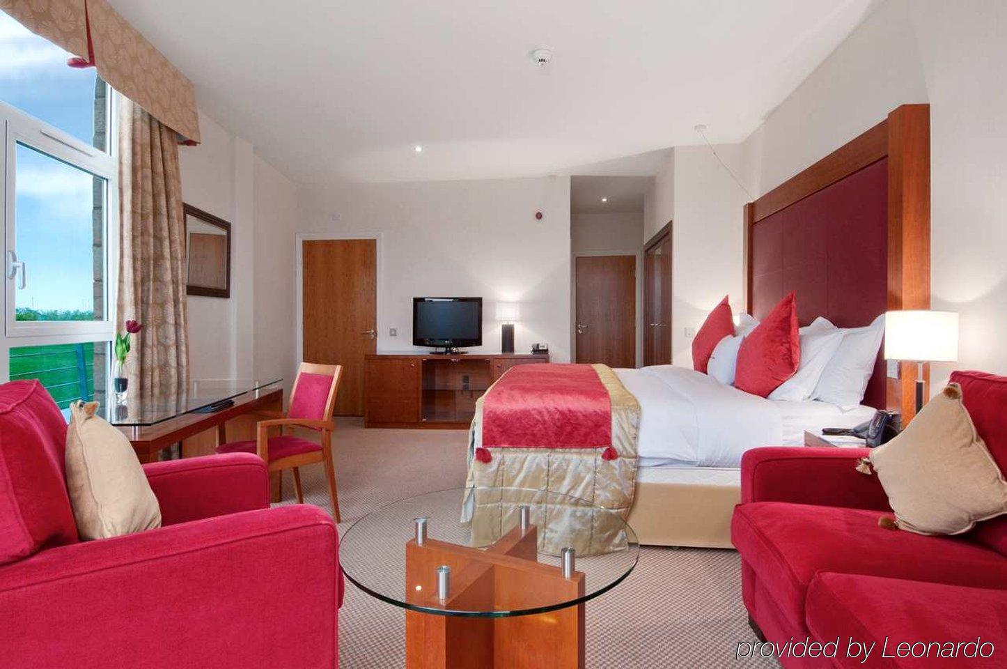 Doubletree By Hilton Aberdeen City Centre Hotel Room photo